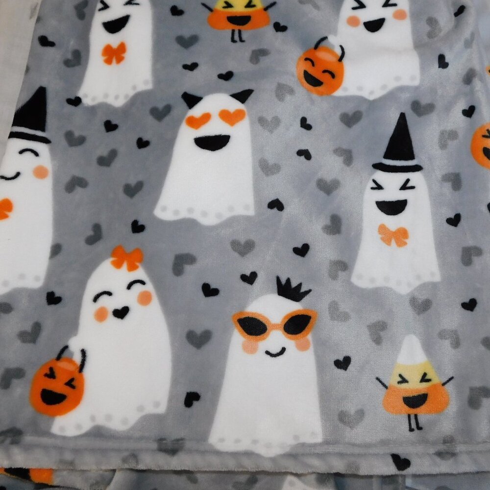 Martha Stewart kids Halloween Candy Corn Ghosts Micro Fleece Throw Blanket NEW